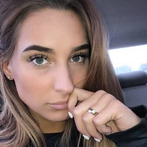 Meet your Posher, Michaela